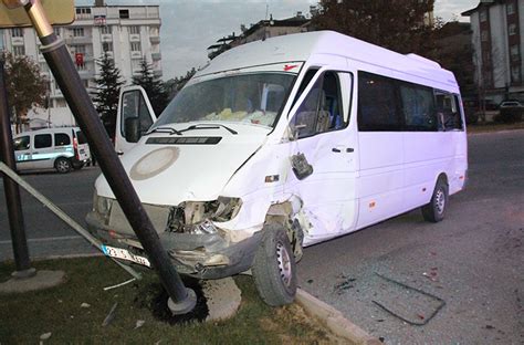 M­a­l­a­t­y­a­’­d­a­ ­m­i­n­i­b­ü­s­l­e­r­ ­ç­a­r­p­ı­ş­t­ı­:­ ­2­ ­y­a­r­a­l­ı­ ­-­ ­Y­a­ş­a­m­ ­H­a­b­e­r­l­e­r­i­